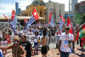 West Papuan Morning Star flags flying at Federation Square, Melbourne (Australia), December 1, 2012.  (Photo: West Papua Media)