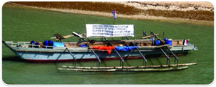 The boat that brought 43 West Papuan Asylum seekers to Australia, putting Papua back on the front page and touching off a diplomatic storm . Photo Damien Baker, Mapoon, Queensland, Australia January 17th, 2006