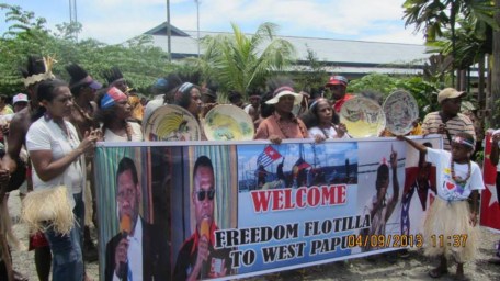 Demonstration welcoming Freedom Flotilla, Sorong (photo: supplied from Herman Wainggai, NFRPB)